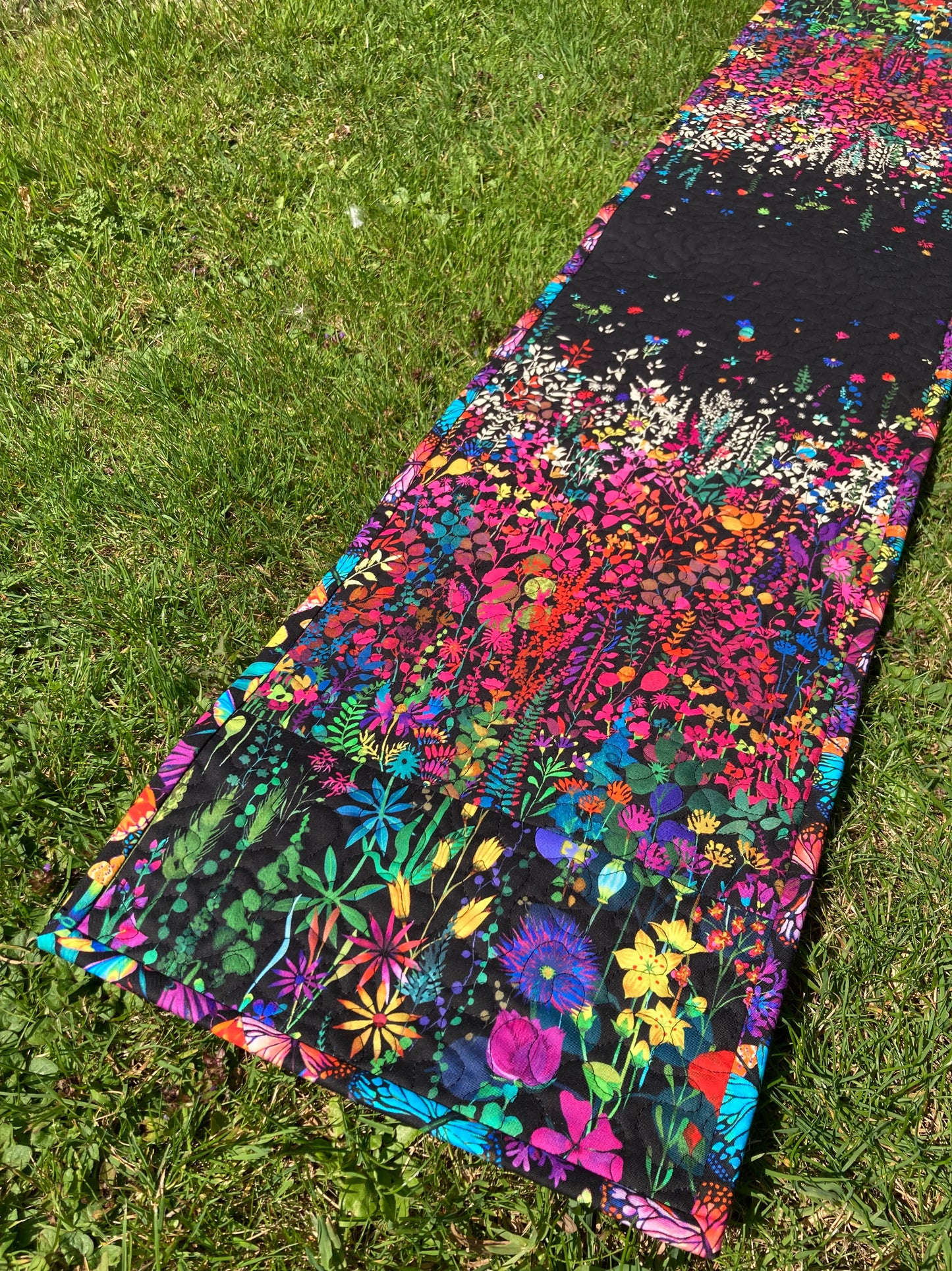 Gardenia Table Runner