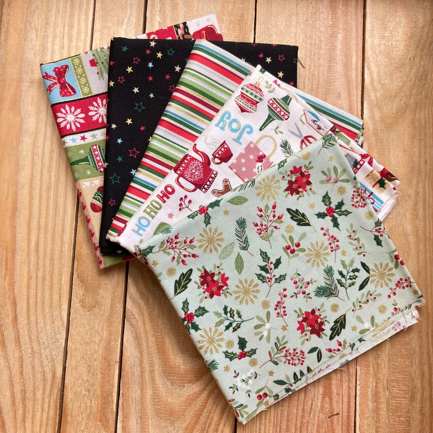 Makower - Cosy Christmas - Fat Quarter Bundles