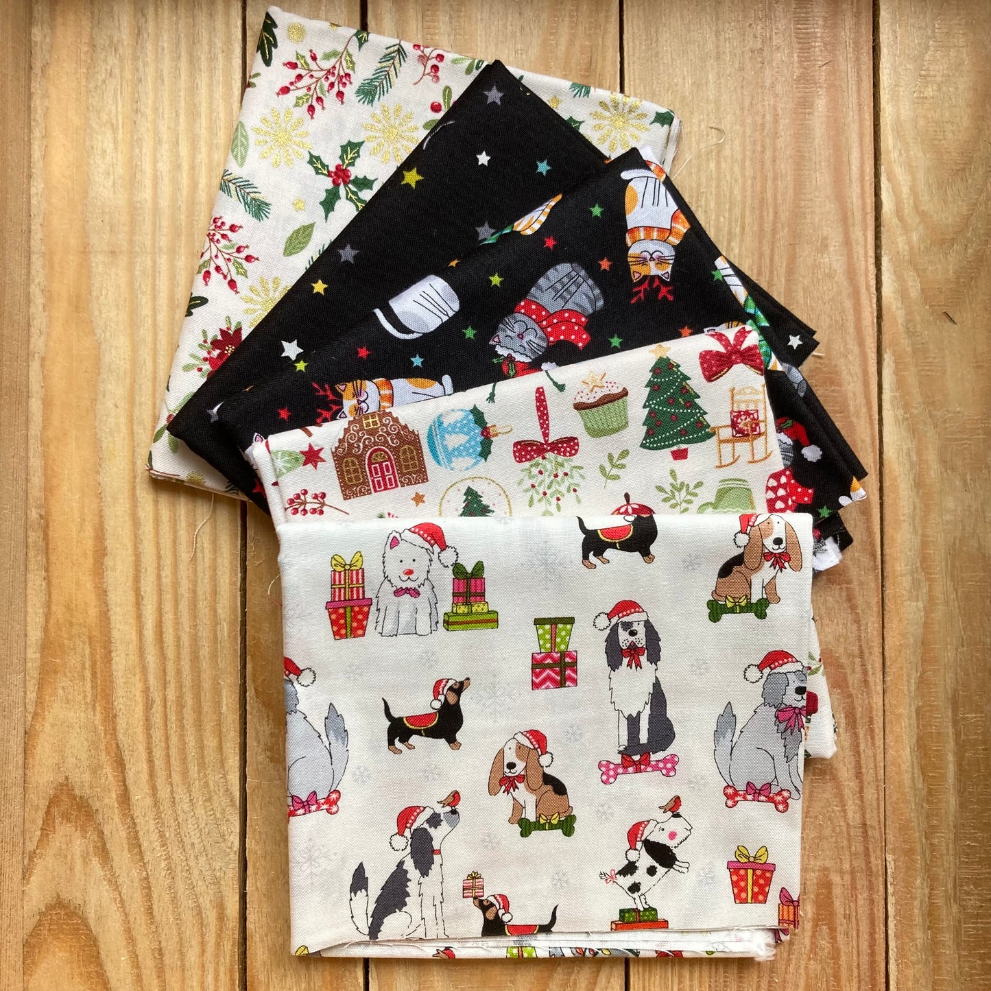 Makower - Cosy Christmas - Fat Quarter Bundles