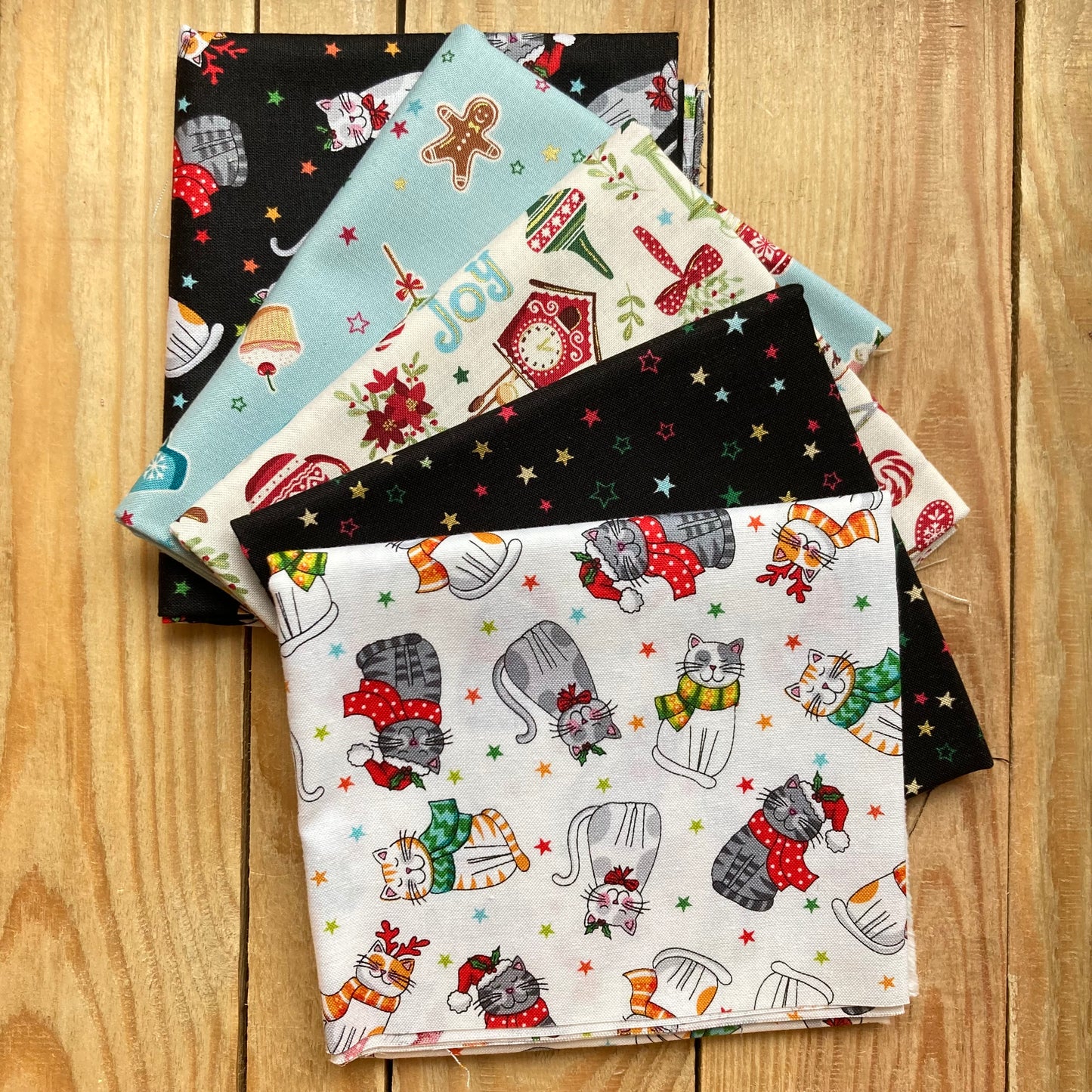 Makower - Cosy Christmas - Fat Quarter Bundles
